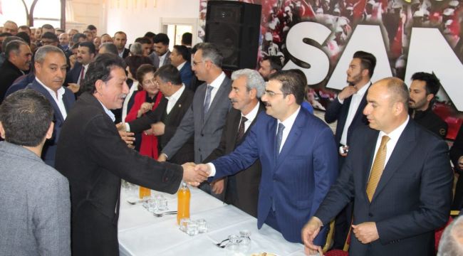 Başkan Canpolat tebrikleri kabul ediyor
