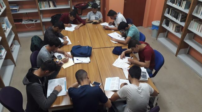 ŞANLIURFA İPEKYOL GENÇLİK MERKEZİ KÜTÜPHANESİ RAMAZAN AYINDA SAHURA KADAR HİZMET VERİYOR…