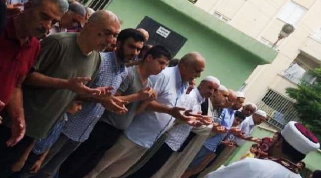 Urfa’daki camiilerde giyabi cenaze kılındı