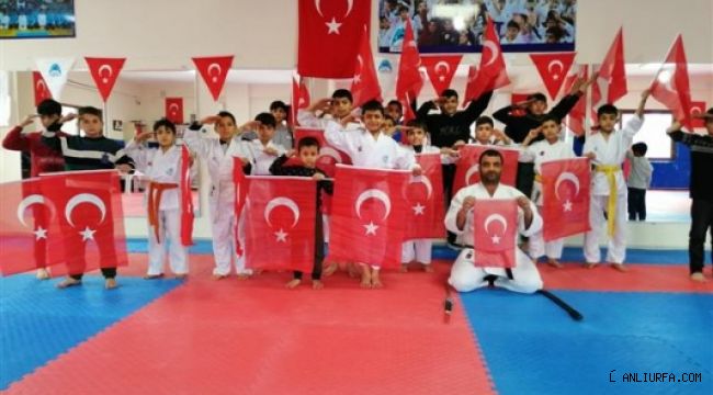 Eyyübiyeli gençlerden Irkçı Yunan Vekile Tepki