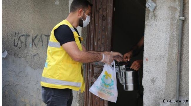 Haliliye'de sıcak yemek dağıtımı yıl boyu sürüyor