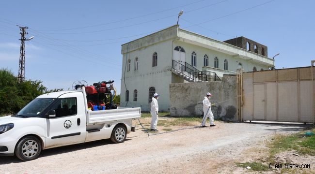 Hilvan’da karantinaya alınan mahalleler dezenfekte edildi