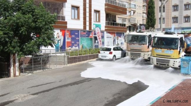 Haliliye’de cadde ve sokaklar dezenfekte ediliyor
