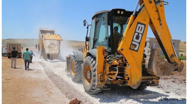Haliliye'de merkez ve kırsalda yol yapım çalışmaları sürüyor