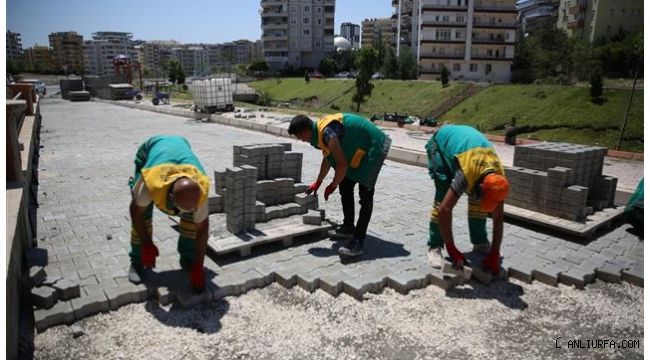 Karaköprü'de kilitli parke döşeme çalışmaları sürüyor