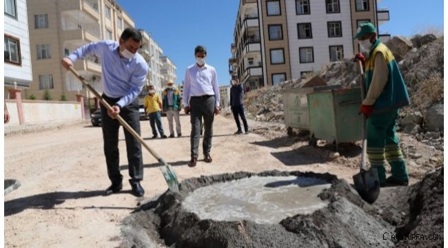 Karaköprü'de yol mesaisi devam ediyor