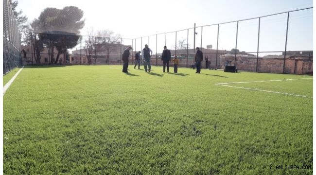 Başkan Kuş, halı saha çalışmasını yerinde inceledi