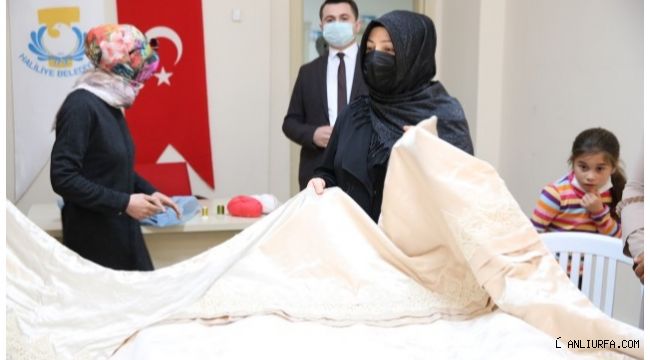 Haliliye'de Kırmızı Kurdele Projesi İle Kadınlar Okuma-Yazma Öğreniyor