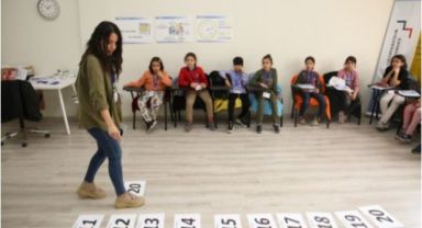 Karaköprü'de çocuklar yeni metotlarla ingilizce öğreniyor