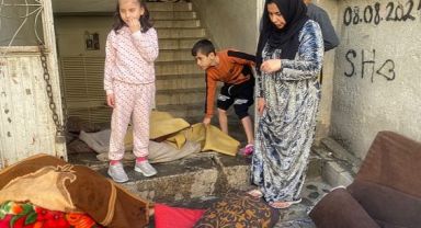 SURİYELİ KADIN 4 ÇOCUĞUYLA YAŞAM MÜCADELESİ VERİYOR.