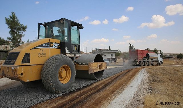 Karaköprü Kırsalında Kış Öncesi Üstyapı Çalışmaları Sürüyor