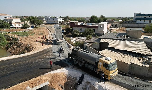 Büyükşehir'den Harran'a Beton Yol Ve Sathi Kaplama Çalışması