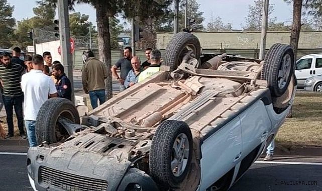 Urfa'daki kavşakta yine kaza! 3 araç karıştı!