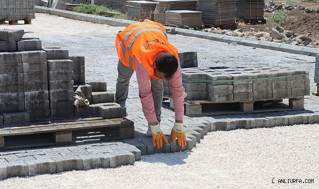 Ayvanat Mahallesi'nde Yollar Modern Görünüme Kavuşuyor.
