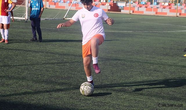 Büyükşehir Futbol Yaz Okulu Geleceğin Futbolcularını Yetiştiriyor