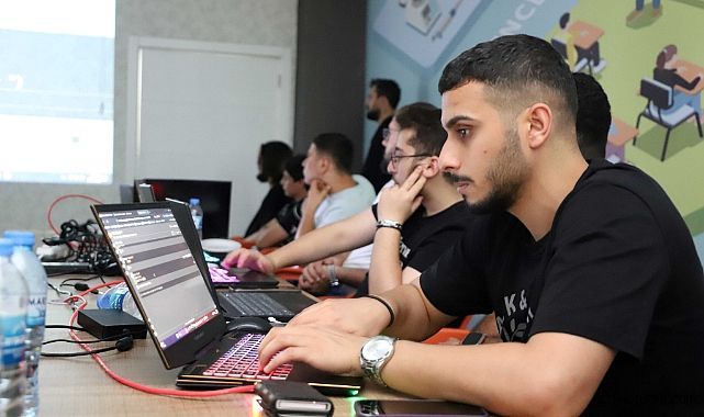 Karaköprü Belediyesinden Geleceğin Yazılım Mühendislerine Yapay Zeka Eğitimi