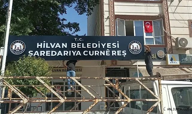 Urfa'nın ilçesinde belediye tabelasına Kürtçe de eklendi!