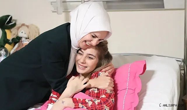 Eski Urfalı Vekil Gök'ün kızının tedavisi sürüyor! Bakan Göktaş hastanede ziyaret etti!