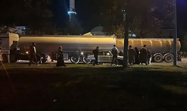 Şanlıurfa'da gece saatlerinde kaza! TIR ile otomobil çarpıştı!