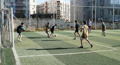 Haliliye'de yaz futbol kursu çocukların gözdesi oldu