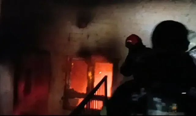 Korku dolu dakikalar! Urfa'da metruk iş yeri yandı!