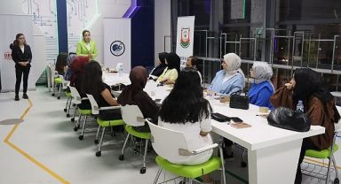 Büyükşehir Belediyesi, Afetten Etkilenen Gençlerin Güçlendirilmesi Programına Ev Sahipliği Yapıyor