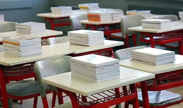 Ücretsiz ders kitapları kaynak oldu!