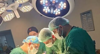 Viranşehir Devlet Hastanesi'nde Başarılı Rektum Kanseri Ameliyatı