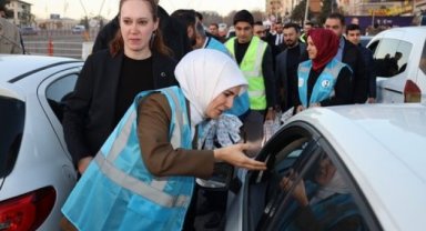 Şanlıurfa'da İftar Vakti Vatandaşlara İftar Paketleri Dağıtıldı