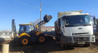 Siverek Belediyesi Çevre ve Halk Sağlığı İçin Gübre Bertaraf Çalışmalarını Sürdürüyor