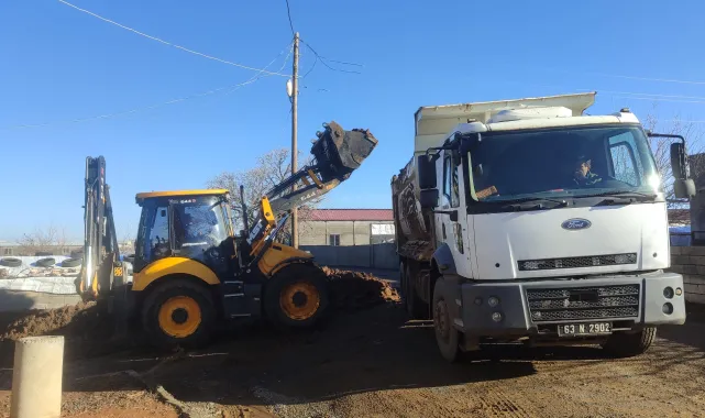 Siverek Belediyesi Çevre ve Halk Sağlığı İçin Gübre Bertaraf Çalışmalarını Sürdürüyor