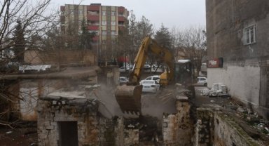 Siverek'te Riskli Metruk Yapı Güvenle Yıkıldı