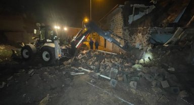 Siverek'te Yıkılma Riski Taşıyan Yapı Kontrollü Şekilde Temizlendi