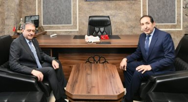 Vali Hasan Şıldak, MHP İl Başkanı Mahmut Güneş'i Ziyaret Etti