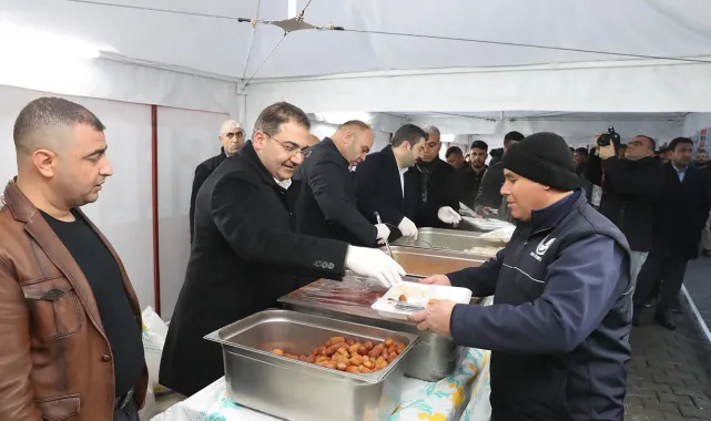 Başkan Canpolat ve Milletvekili Eyyüpoğlu Ramazan'ın Son İftarında Vatandaşlarla Buluştu