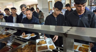 Ceylanpınar İlçe Milli Eğitim Müdürü Kurt'tan Pansiyon Öğrencileriyle İftar