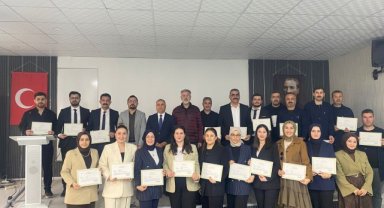 Ceylanpınar'da Başarılı Okul Yöneticileri ve Öğretmenlere Başarı Belgeleri Verildi