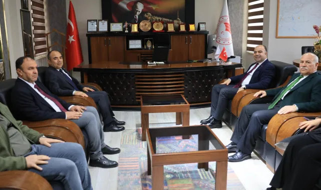 Karaköprü Belediye Başkanı Nihat Çiftçi, Doğa Koruma Müdürü Mustafa Gözel'i Ziyaret Etti