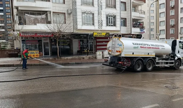 Karaköprü'de Ekipler Temizlik Çalışmalarını Sürdürüyor