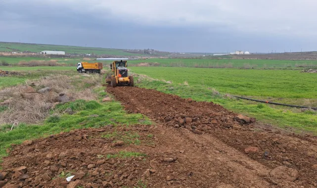 Siverek'te Kırsal Hizmetler Ekipleri Yalankoz Köyü'nde Yol Çalışmalarını Sürdürüyor
