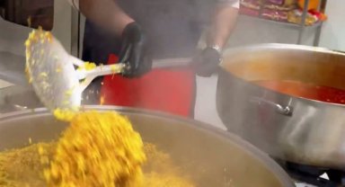 Viranşehir Belediyesi Halk Sofrasıyla Birlik ve Beraberliği Güçlendiriyor