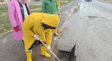 Viranşehir'de 28 Mart Caddesi'nde Rögar ve Mazgal Temizliği Devam Ediyor