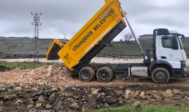 Viranşehir'de Adaköy Mahallesinde Yol ve Köprü Onarımı Başladı