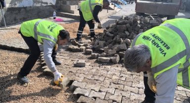 Viranşehir'de Bozulan Yollarda Parke Onarım Çalışmaları Devam Ediyor