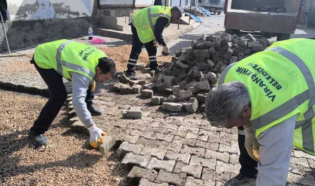 Viranşehir'de Bozulan Yollarda Parke Onarım Çalışmaları Devam Ediyor