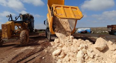 Viranşehir'de Fen İşleri Ekipleri Yolları İyileştiriyor