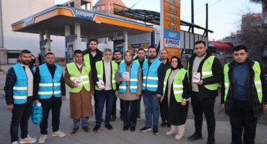 Viranşehir'de İftar Vakti Vatandaşlara İftar Paketleri Dağıtıldı
