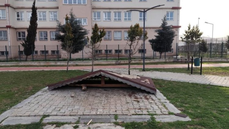 Viranşehir'de Park Kamelyası Kimliği Belirsiz Kişilerce Tahrip Edildi