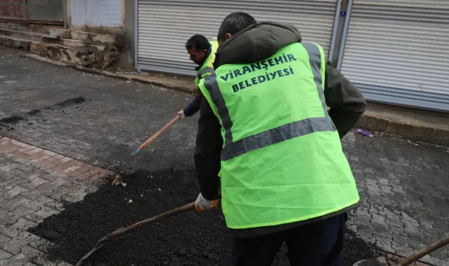 Viranşehir'de Yağış Sonrası Yol Onarım Çalışmaları Devam Ediyor