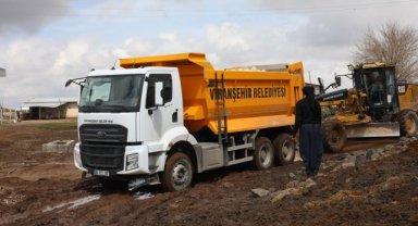 Viranşehir'de Yağış Sonrası Yol Onarımları Devam Ediyor